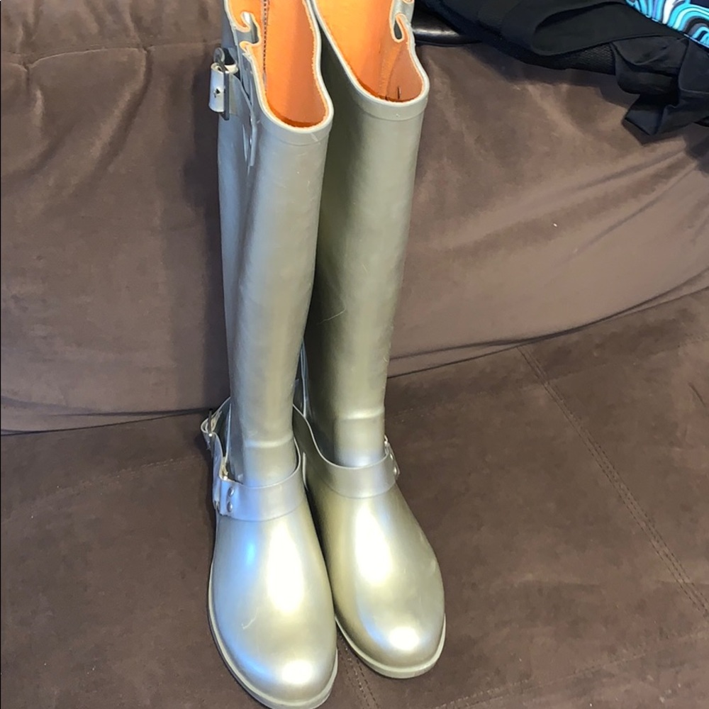 STEVE MADDENS RAIN BOOTS